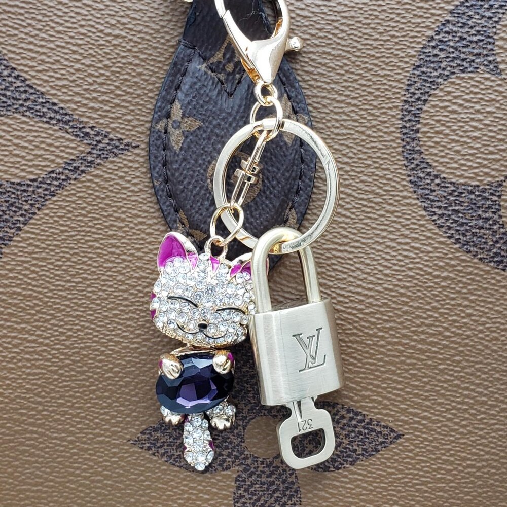 LV Gold Padlock 🔑 Authentic Louis Vuitton Charm + Unbranded Cat Keychain - Picture 9 of 10
